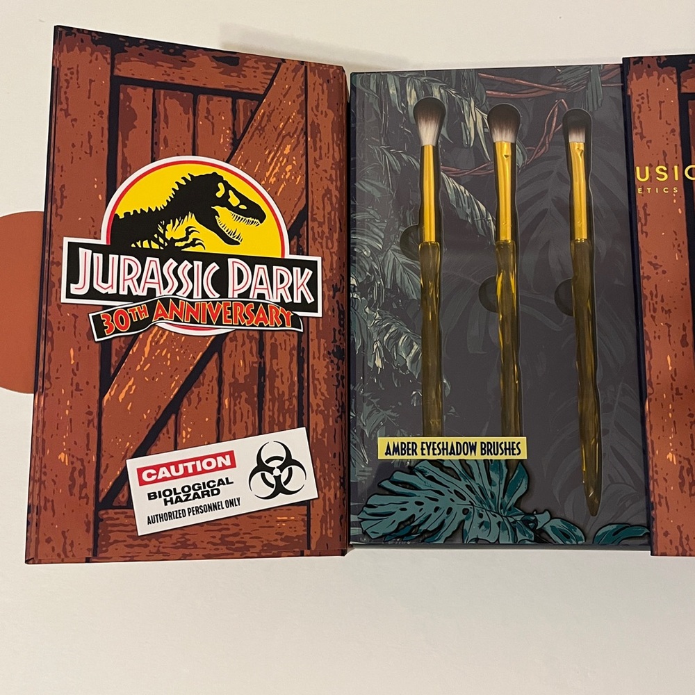 ❌SOLD❌Jurassic Park x Profusion Cosmetic Make Up Brush Set - Picture 4 of 5